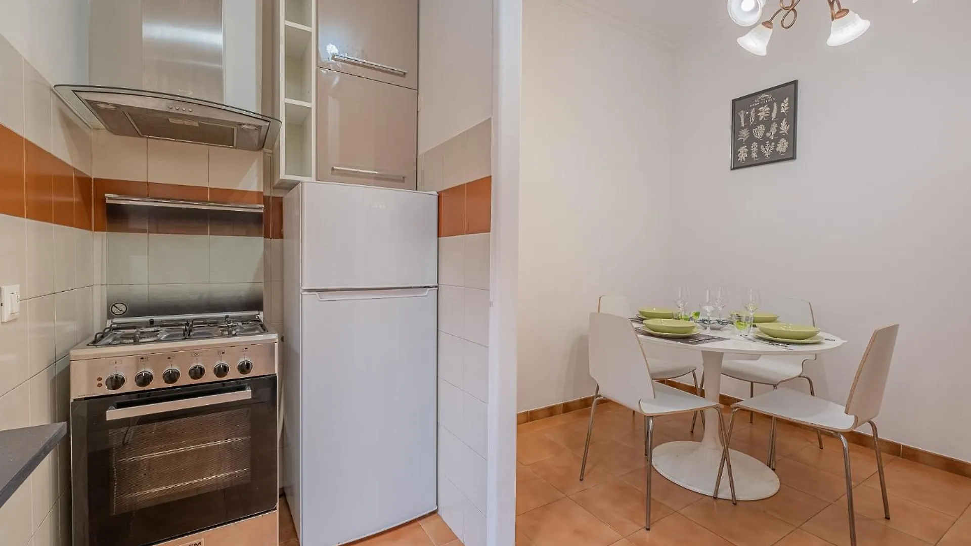 דירות Orange Blue House 1Bedr Metro Re Di Roma 0*, רומא